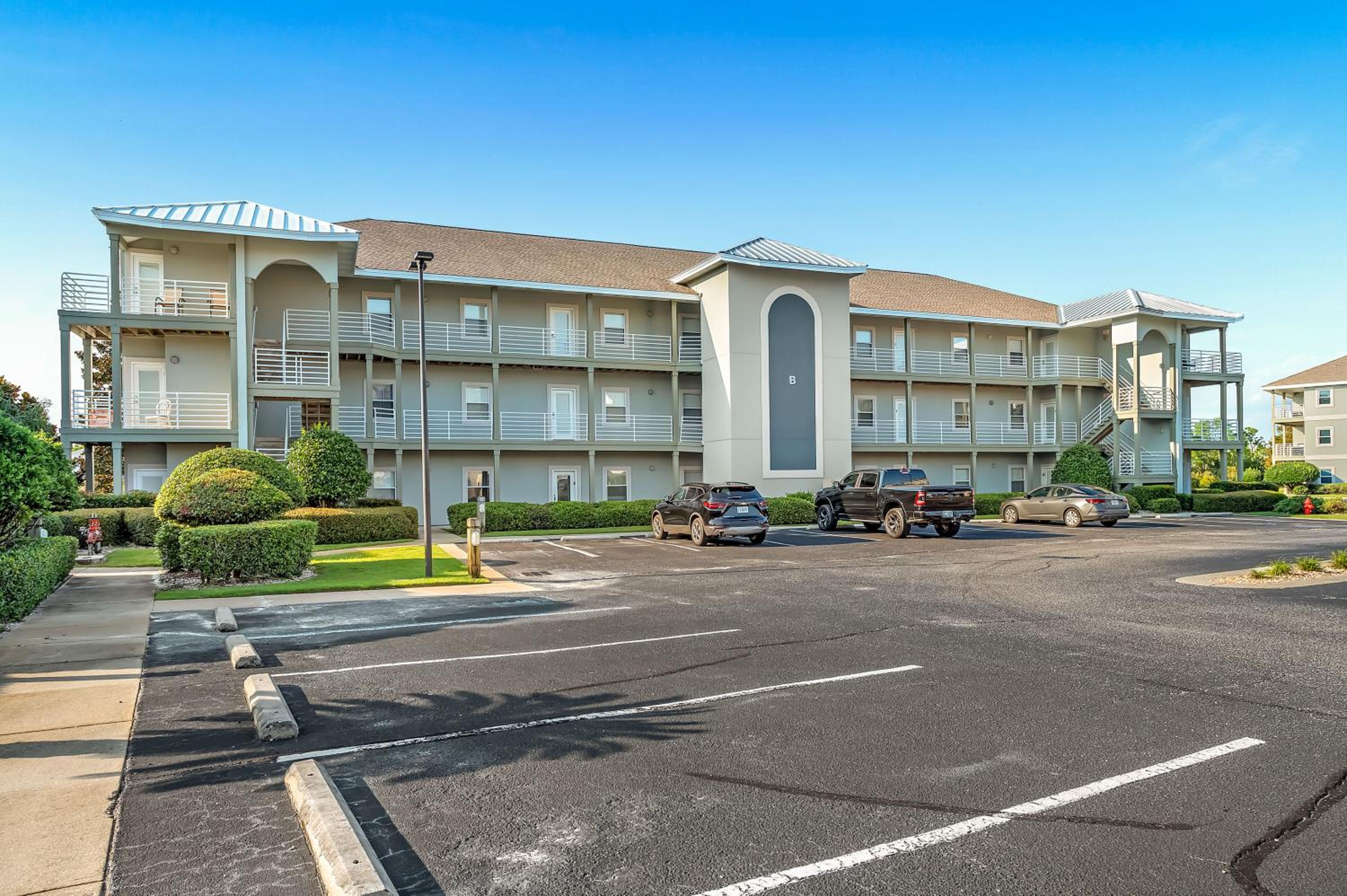 Romar Lakes 104B