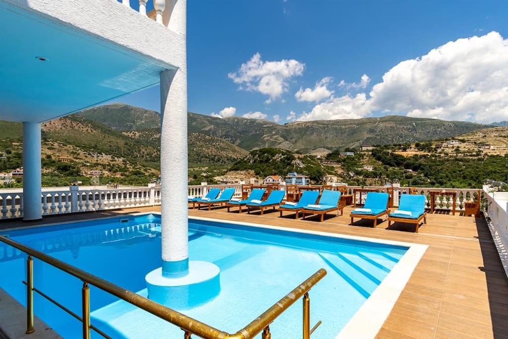 Apartment 4 - 2 bedrooms, Vila Goro - Pool, Parking and more