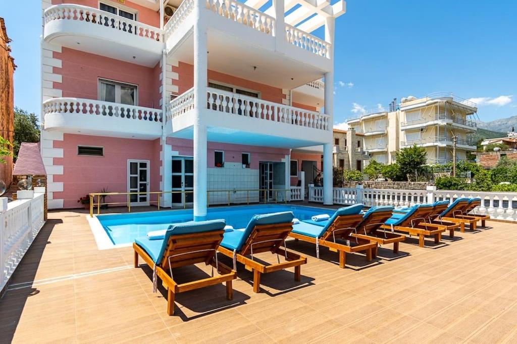 Apartment 4 - 2 bedrooms, Vila Goro - Pool, Parking and more