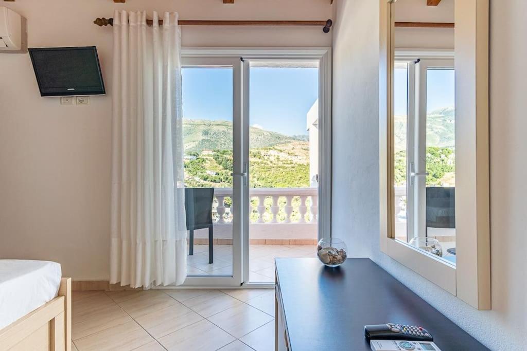 Apartment 4 - 2 bedrooms, Vila Goro - Pool, Parking and more