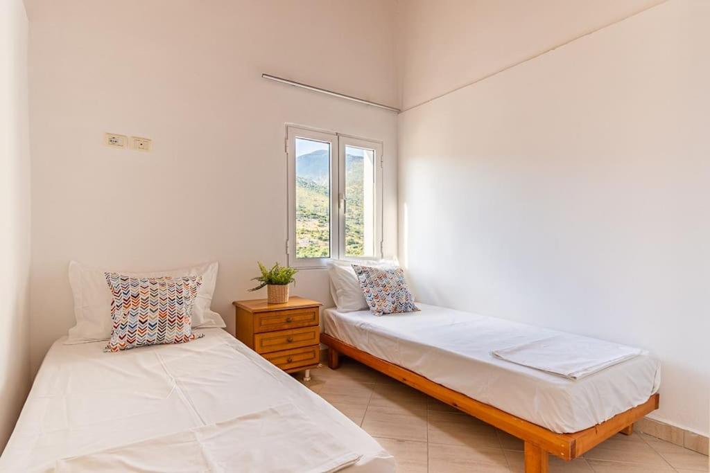 Apartment 4 - 2 bedrooms, Vila Goro - Pool, Parking and more