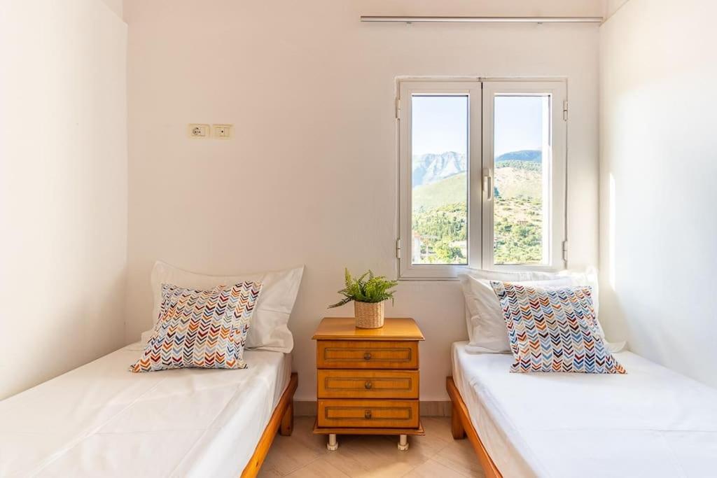 Apartment 4 - 2 bedrooms, Vila Goro - Pool, Parking and more