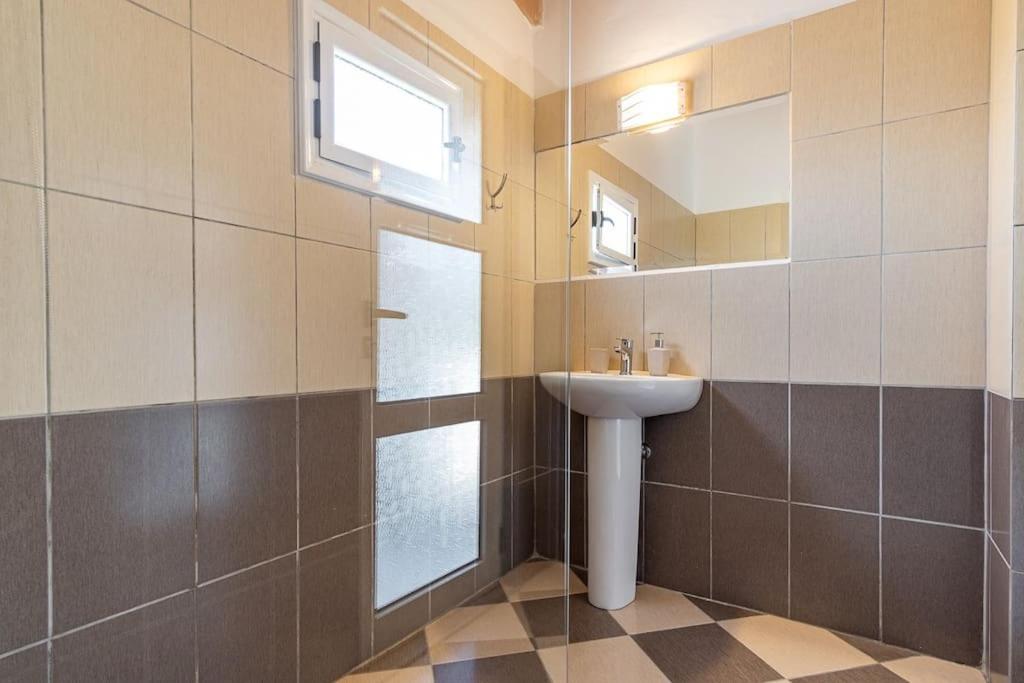 Apartment 4 - 2 bedrooms, Vila Goro - Pool, Parking and more