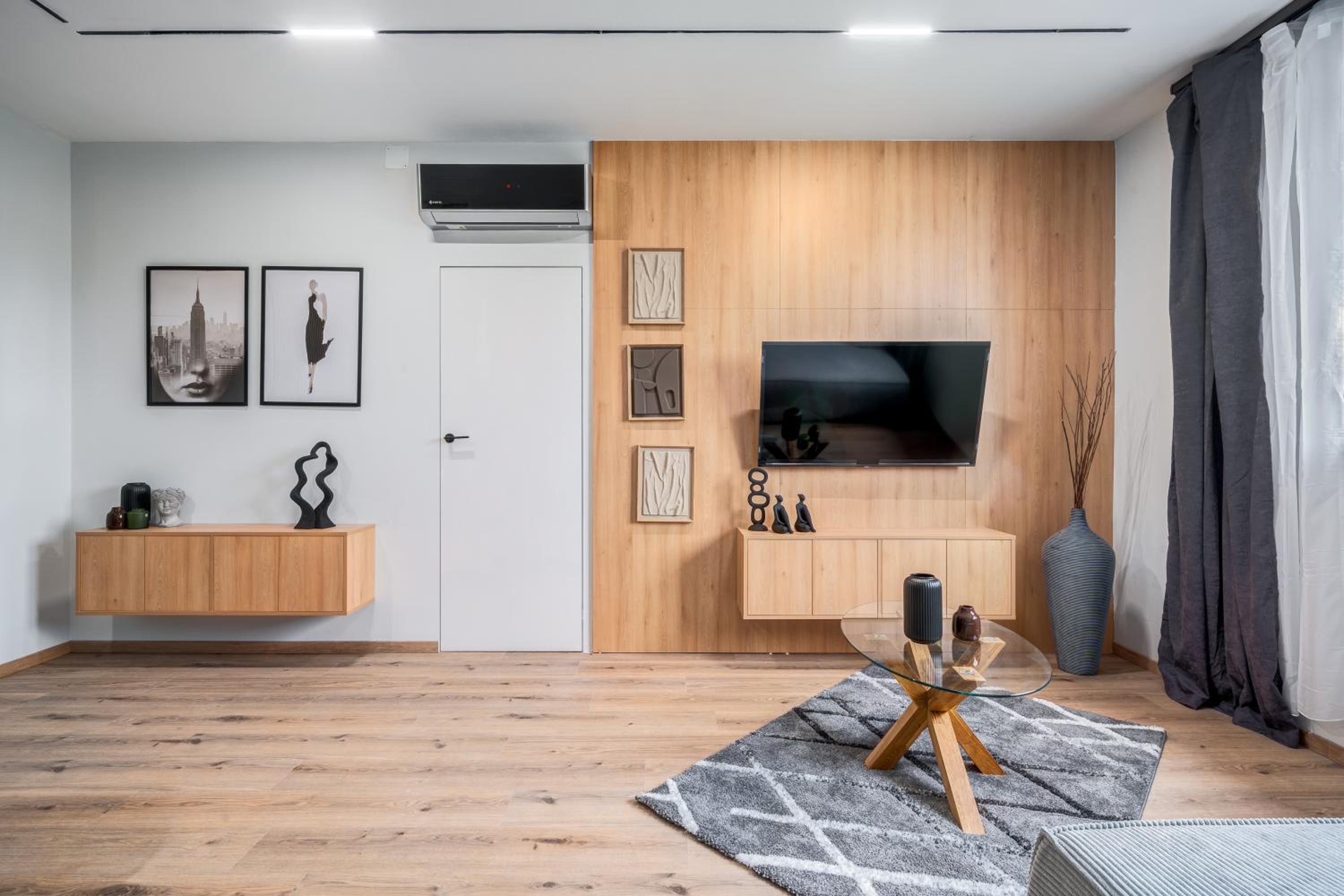 Vellaris Luxury Panoramic Suite by Margaret Island
