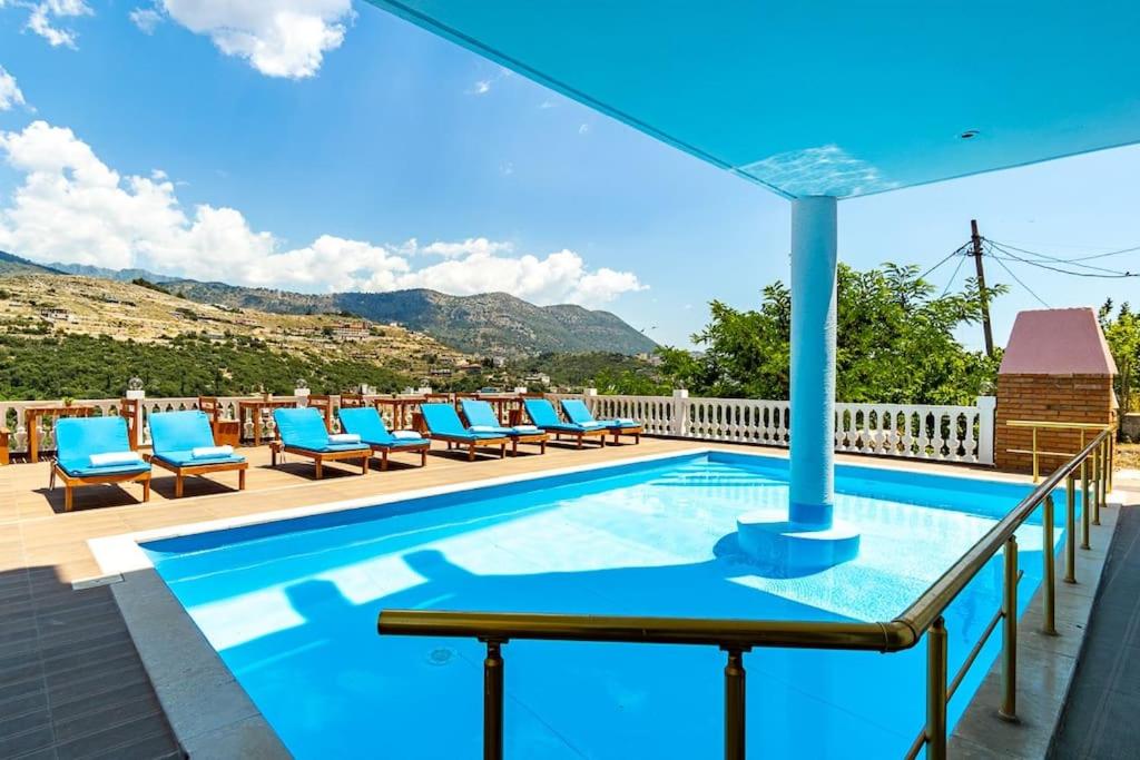 Apart 5 Pool, Views, Kitchen, Parking and more - Goro