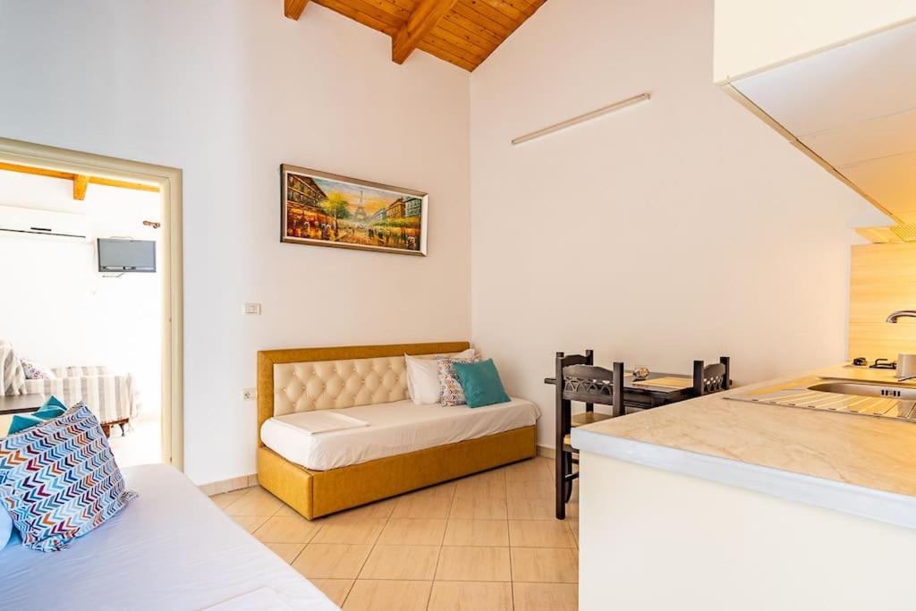 Apart 5 Pool, Views, Kitchen, Parking and more - Goro