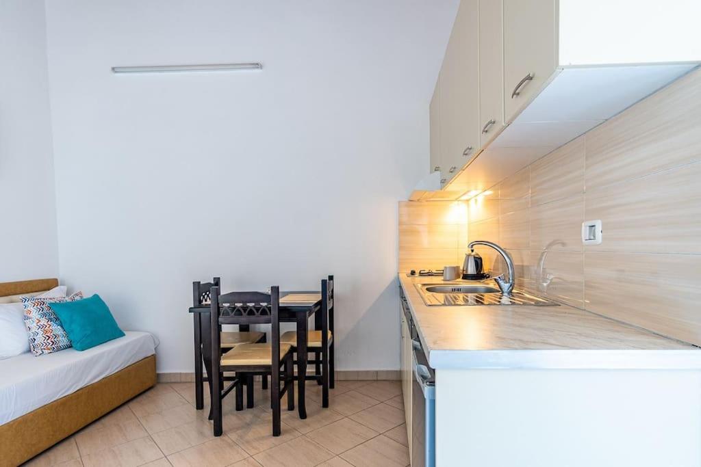 Apart 5 Pool, Views, Kitchen, Parking and more - Goro