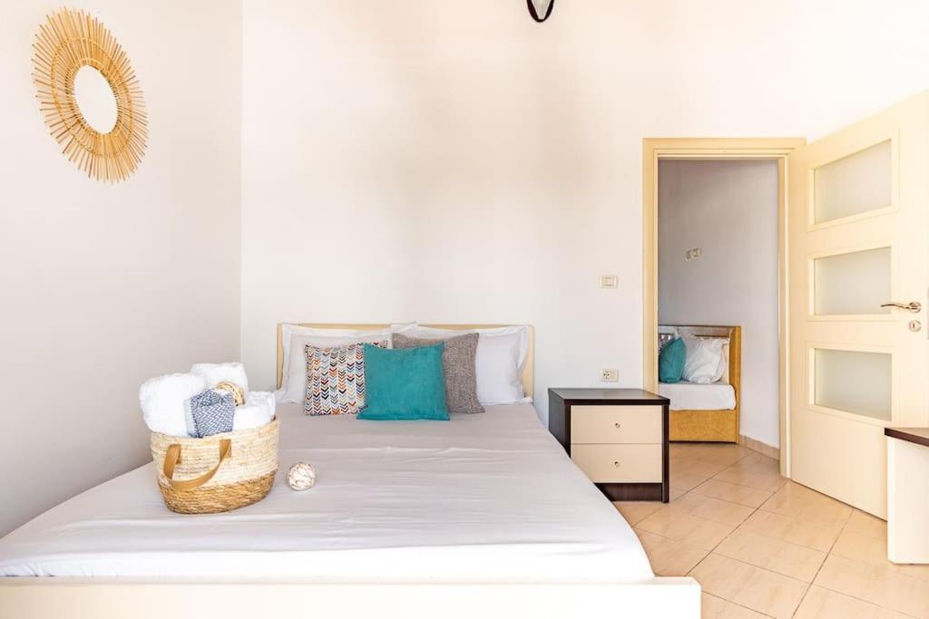 Apart 5 Pool, Views, Kitchen, Parking and more - Goro