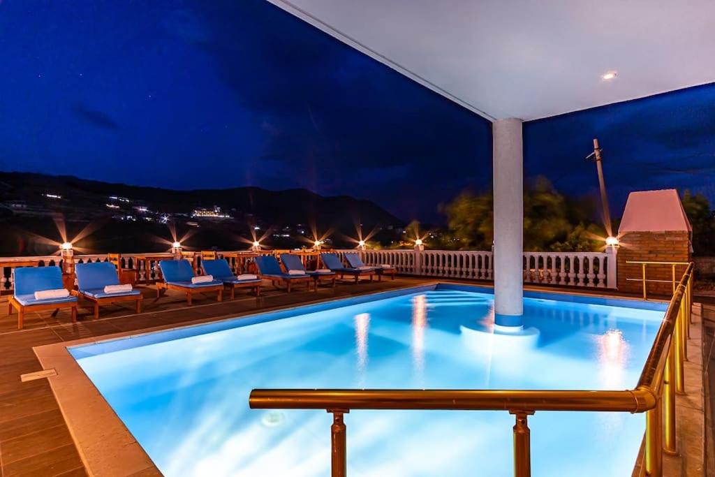 Apart 5 Pool, Views, Kitchen, Parking and more - Goro