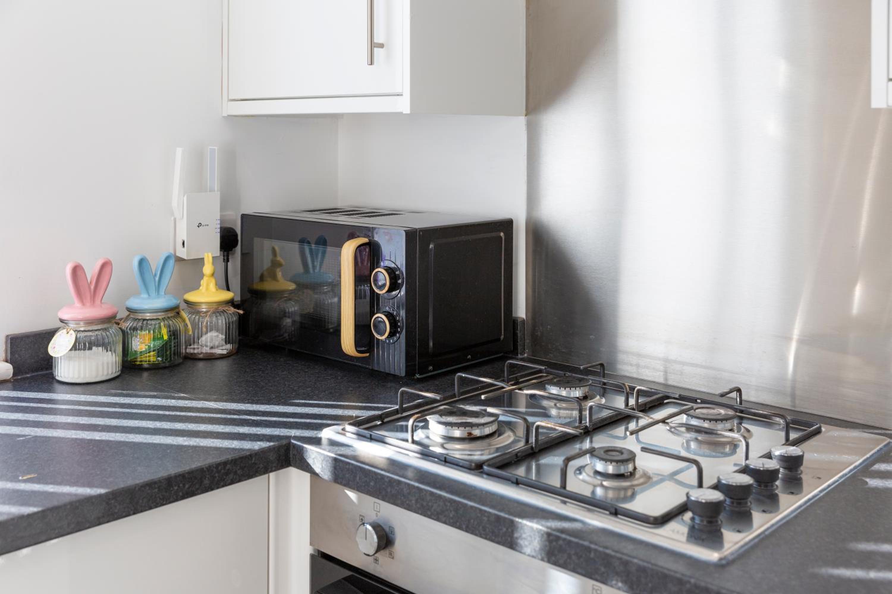 2 minutes walk to JR & Manor Hospitals , Close to Oxford Brookes University Bluebird Apartment view 3