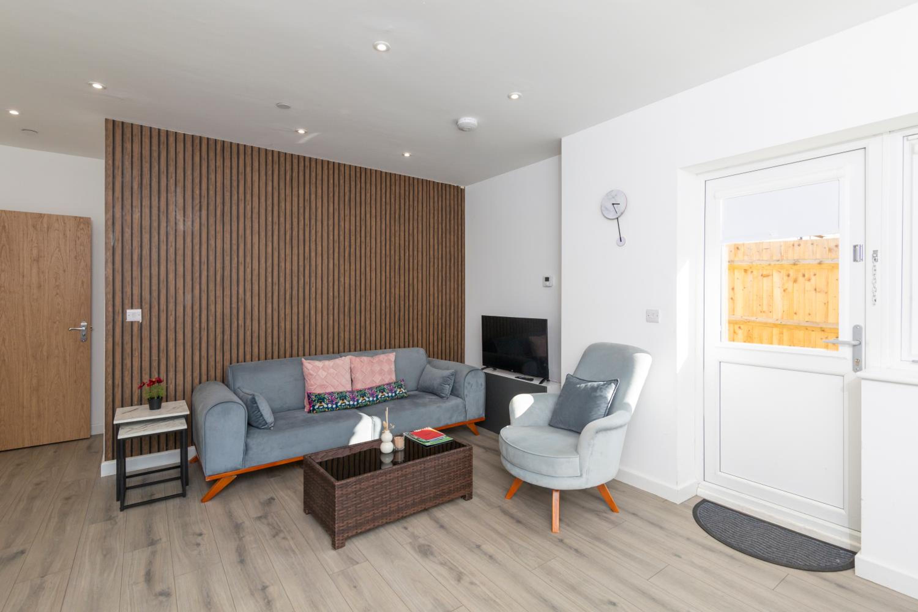 2 minutes walk to JR & Manor Hospitals , Close to Oxford Brookes University Bluebird Apartment view 2