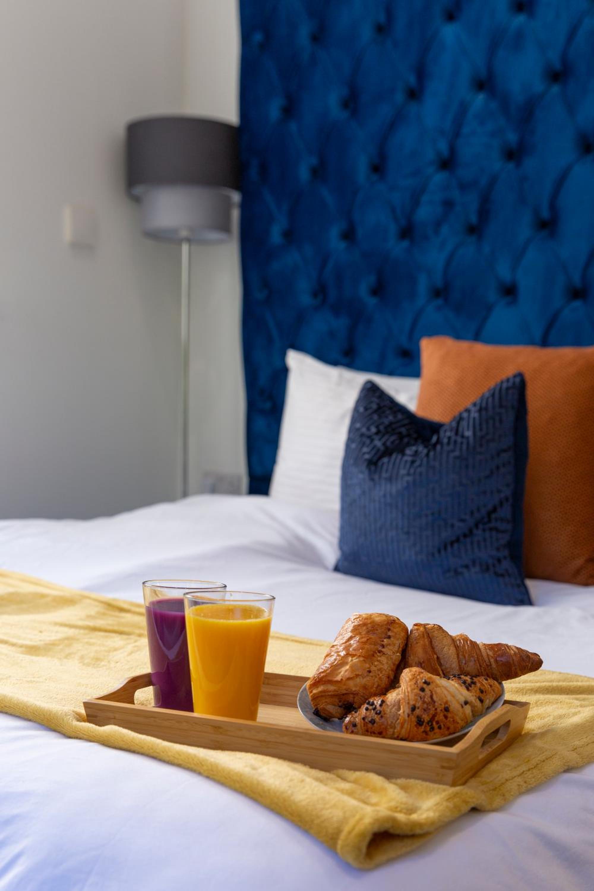 2 minutes walk to JR & Manor Hospitals , Close to Oxford Brookes University Bluebird Apartment view 4