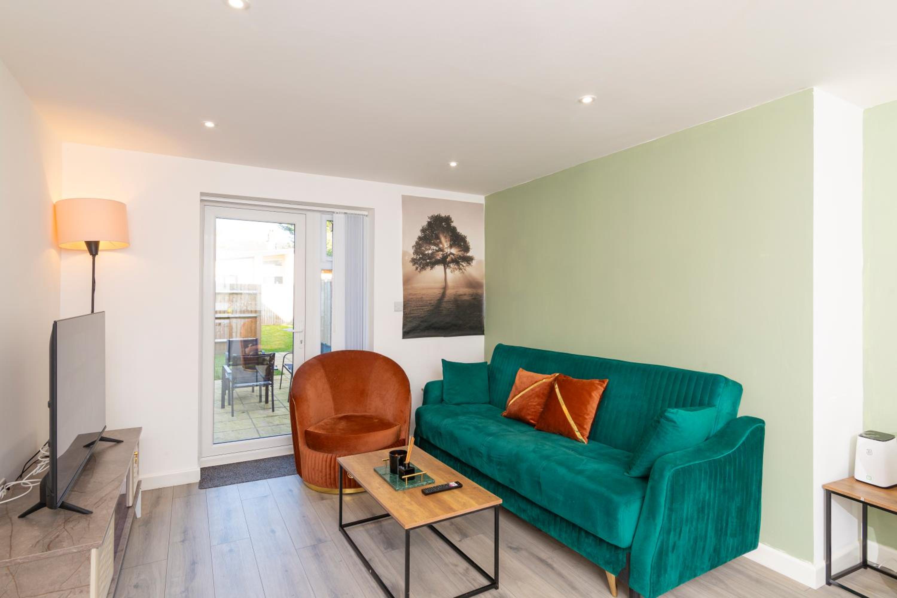 Oxford Vacations - The Phantom Apartment ideal for JR Churchill Manor Nuffield Hospitals Oxford B University 2023 built sleeps 5 people comfortably very modern 2 rooms 3 bathrooms 1 minute walk to John Radcliffe Hospital - Property Image 18