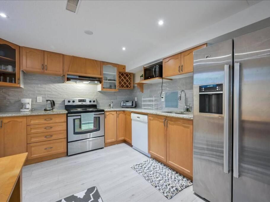 Guelph Vacations - Bright  Modern 1 bedroom unit! - Property Image 5