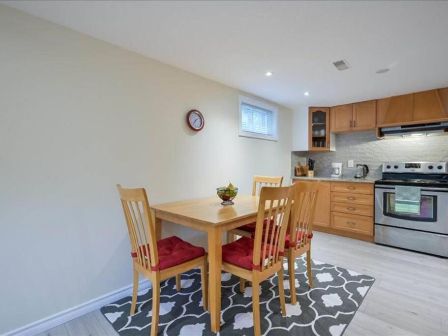 Guelph Vacations - Bright Modern 1 bedroom unit! - Property Image 18