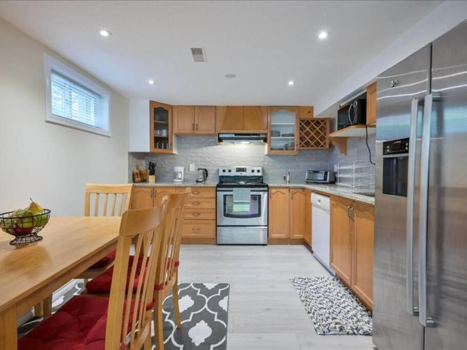 Guelph Vacations - Bright Modern 1 bedroom unit! - Property Image 17