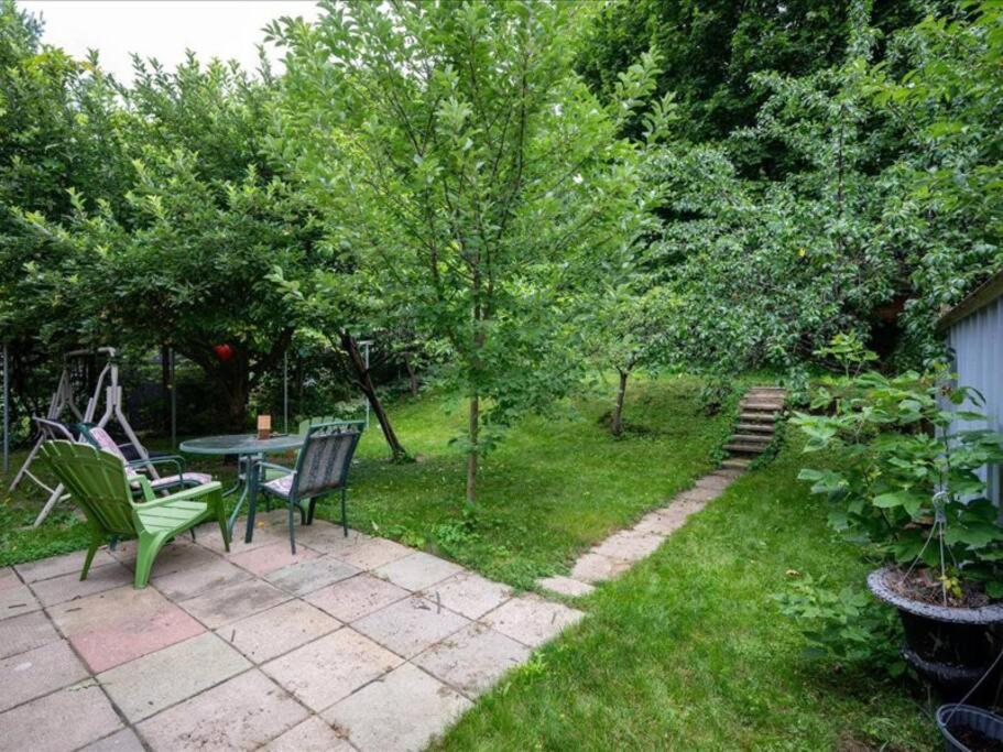 Guelph Vacations - Bright  Modern 1 bedroom unit! - Property Image 2