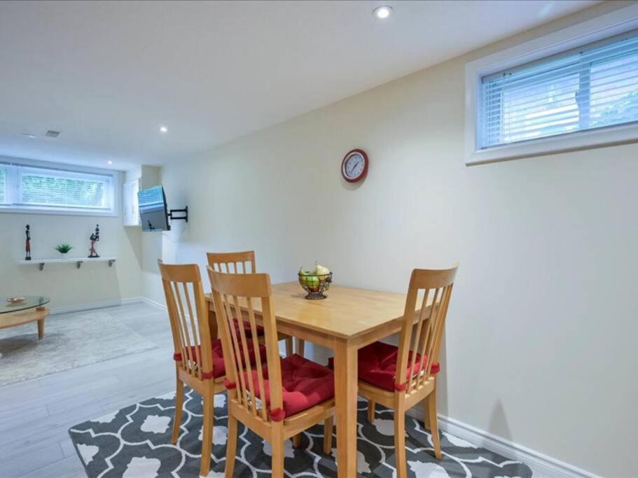 Guelph Vacations - Bright  Modern 1 bedroom unit! - Property Image 10