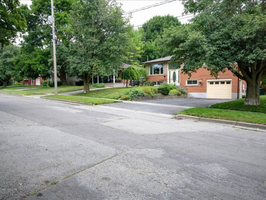 Guelph Vacations - Bright  Modern 1 bedroom unit! - Property Image 6