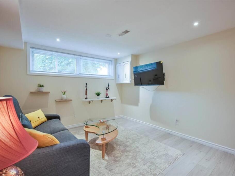 Guelph Vacations - Bright  Modern 1 bedroom unit! - Property Image 5
