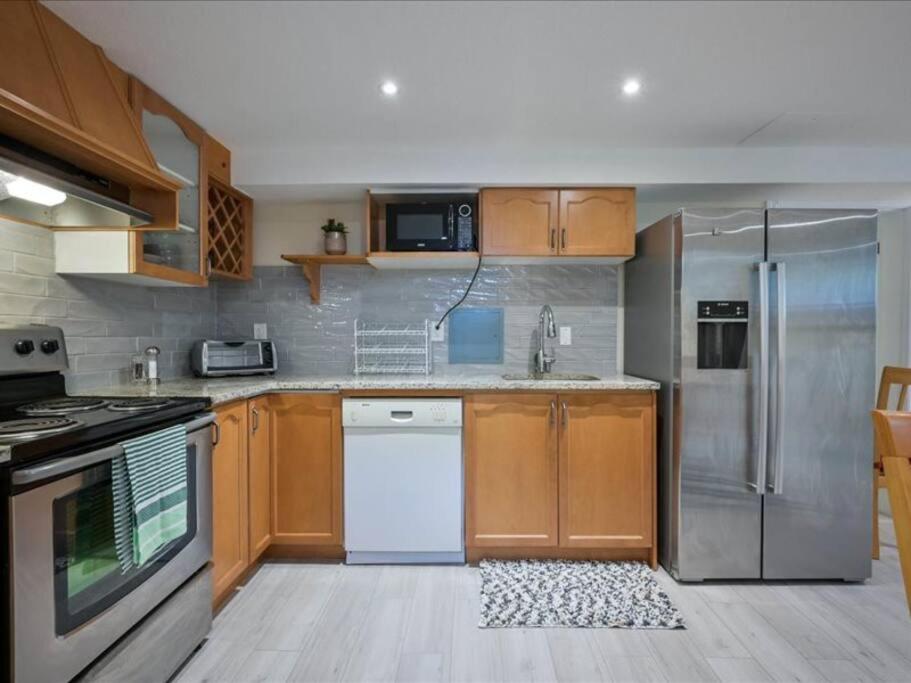 Guelph Vacations - Bright  Modern 1 bedroom unit! - Property Image 3