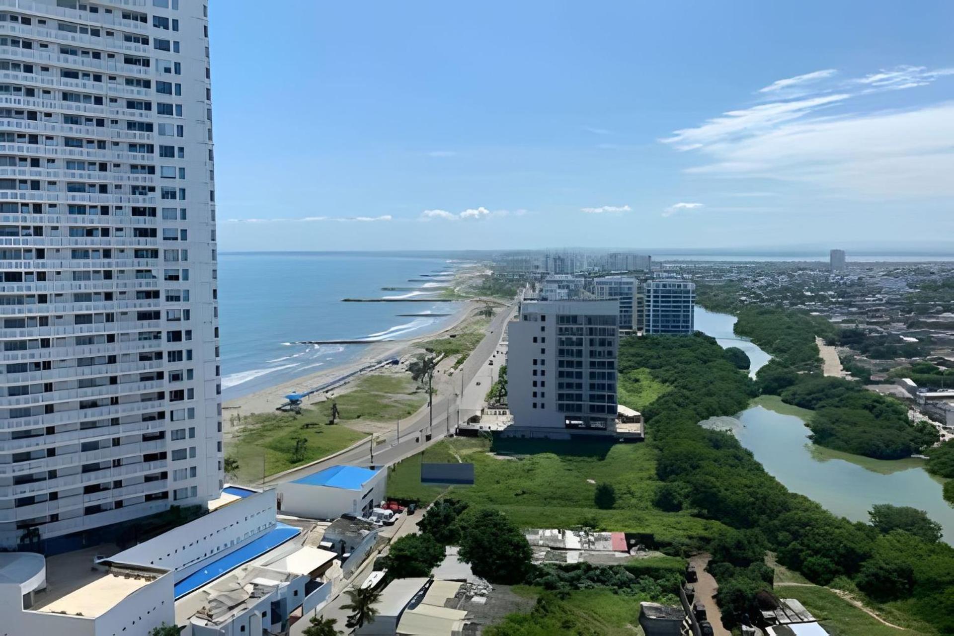 Modern 2BR next to the Walled City+Oceanside View