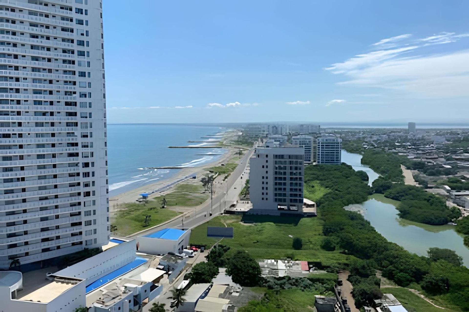 Modern 2BR next to the Walled City+Oceanside View