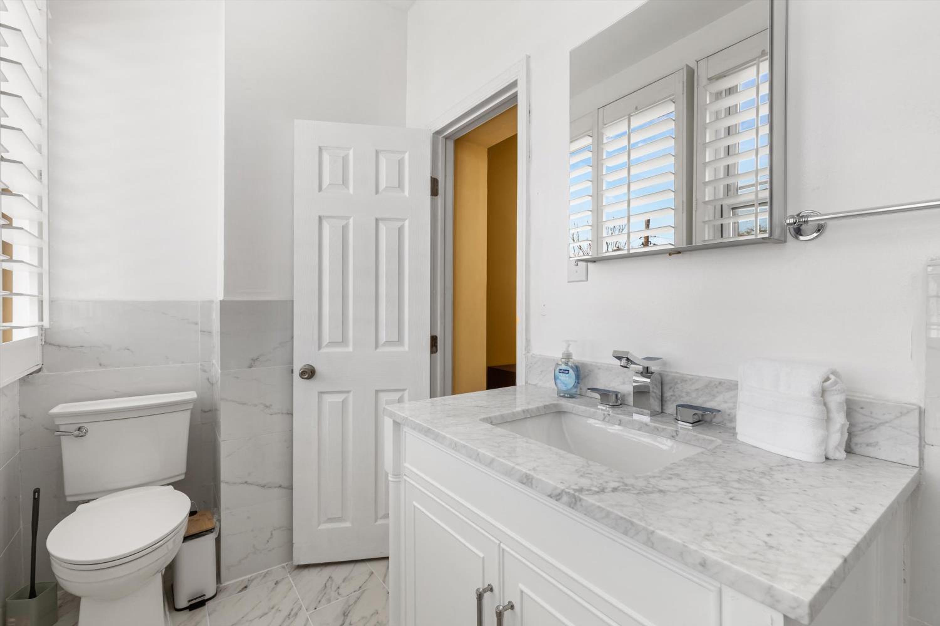 Family & Group Trips to DC - 4-BR Close to METRO view 4