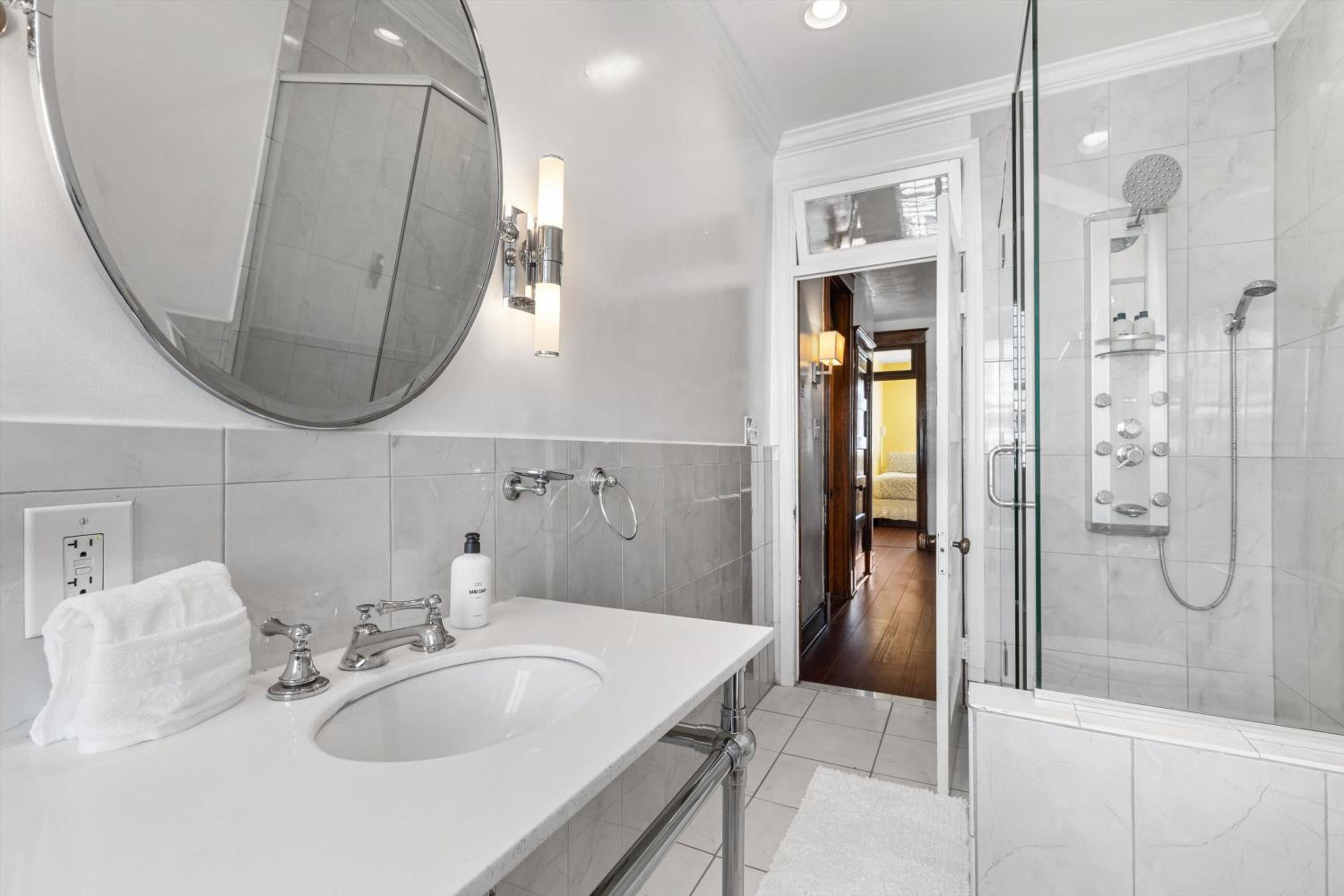 Family & Group Trips to DC - 4-BR Close to METRO view 3