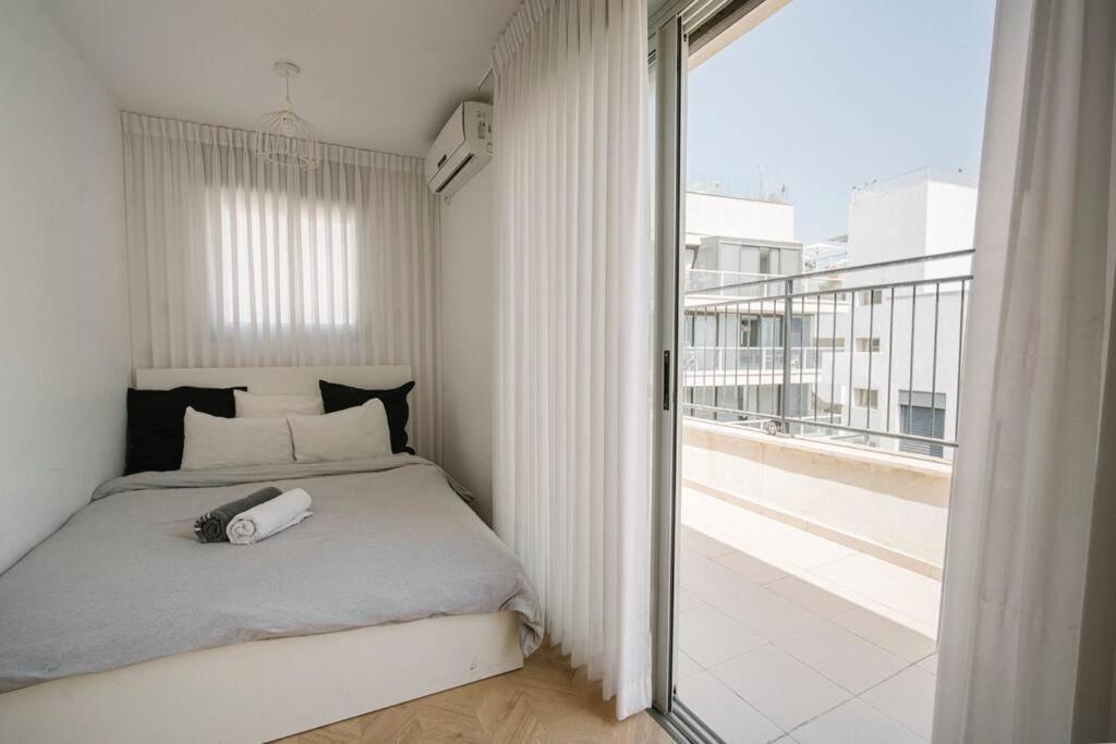 Ben Yehuda Duplex Apartment By Nimizz view 3