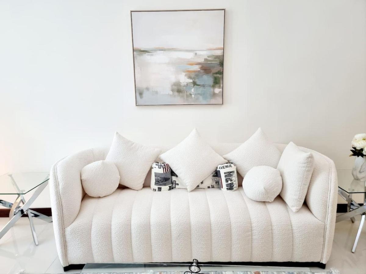 One Bedroom White Apartment