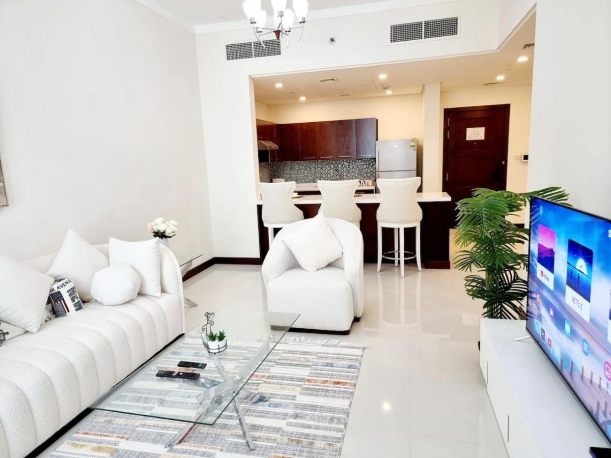One Bedroom White Apartment