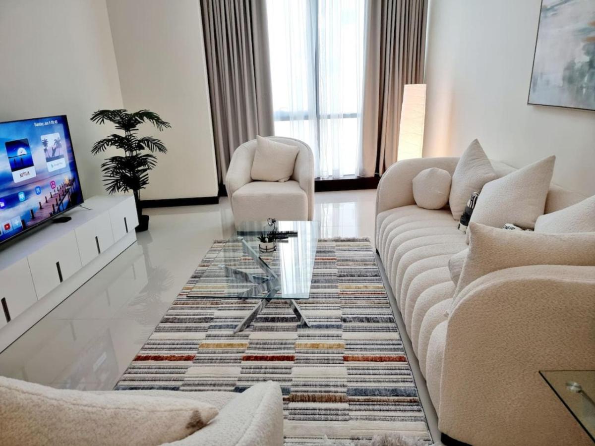 One Bedroom White Apartment