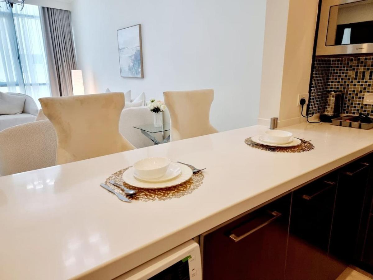 One Bedroom White Apartment