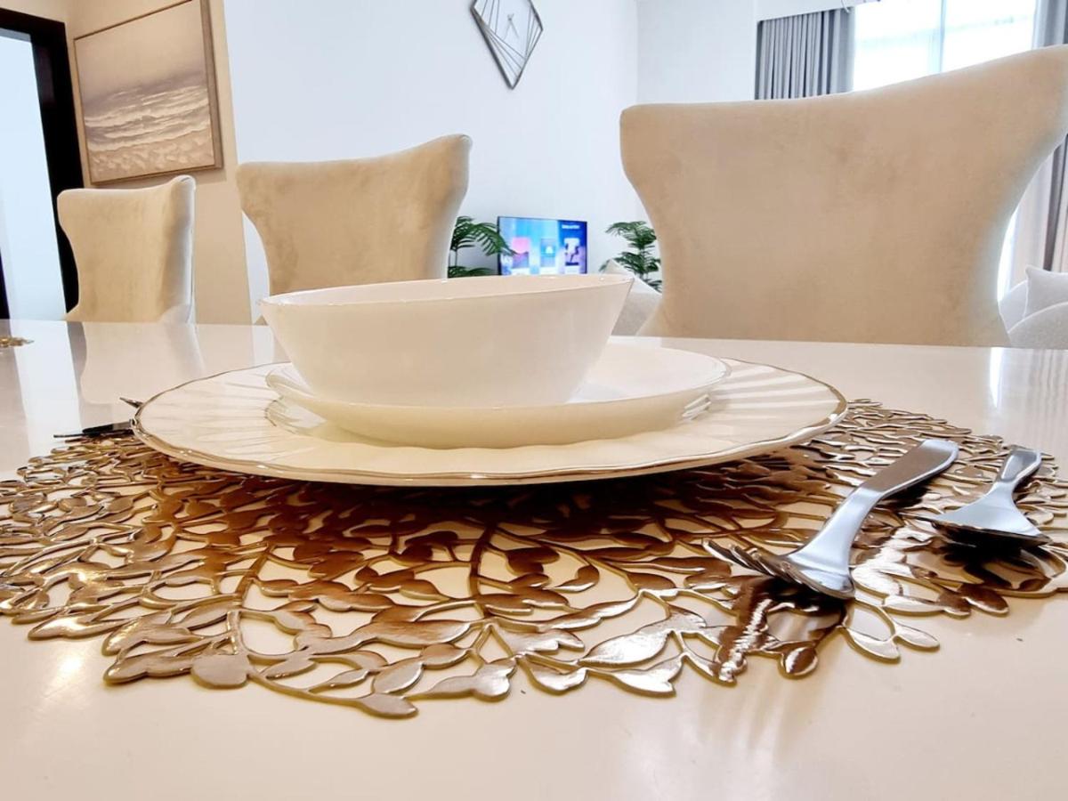 One Bedroom White Apartment