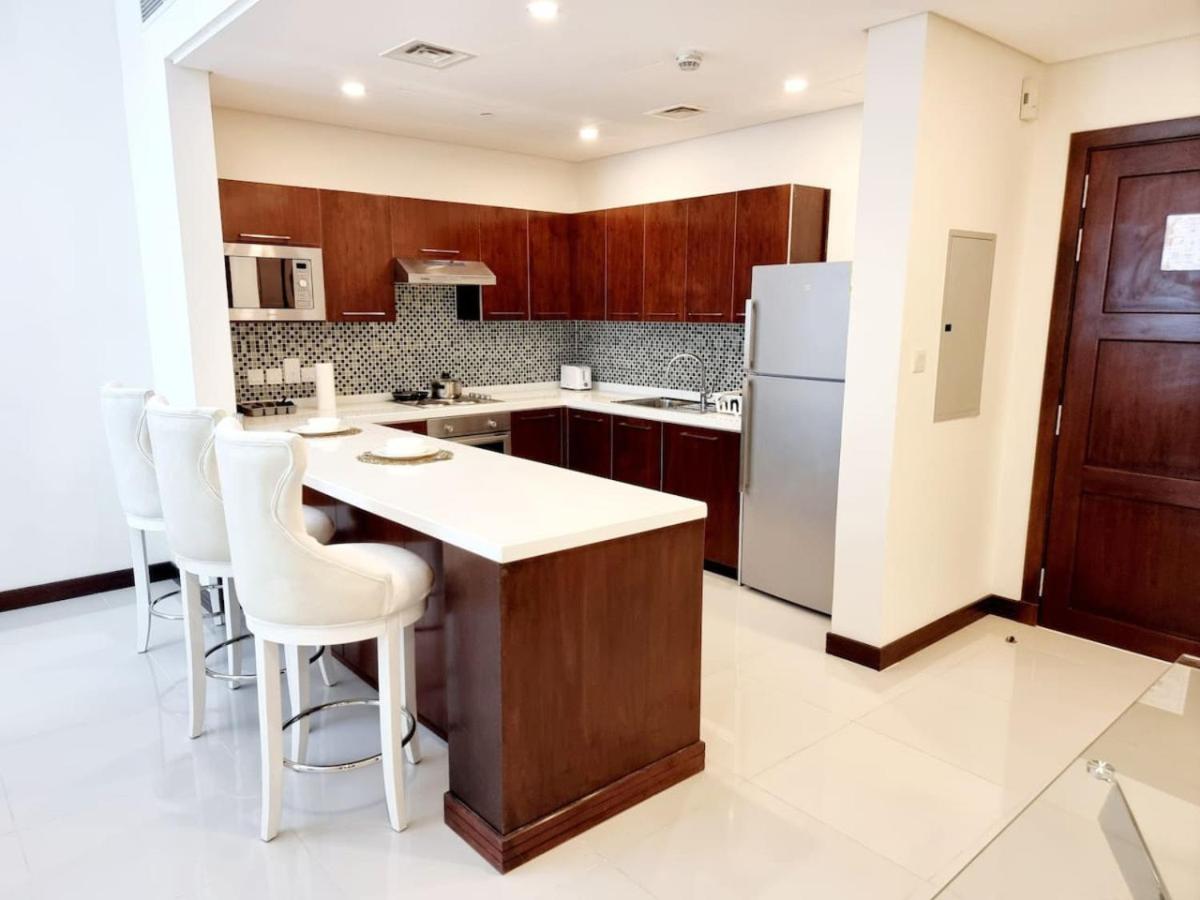 One Bedroom White Apartment