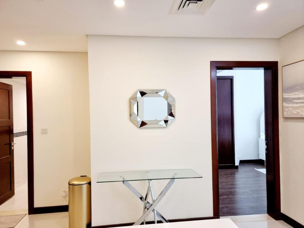 One Bedroom White Apartment