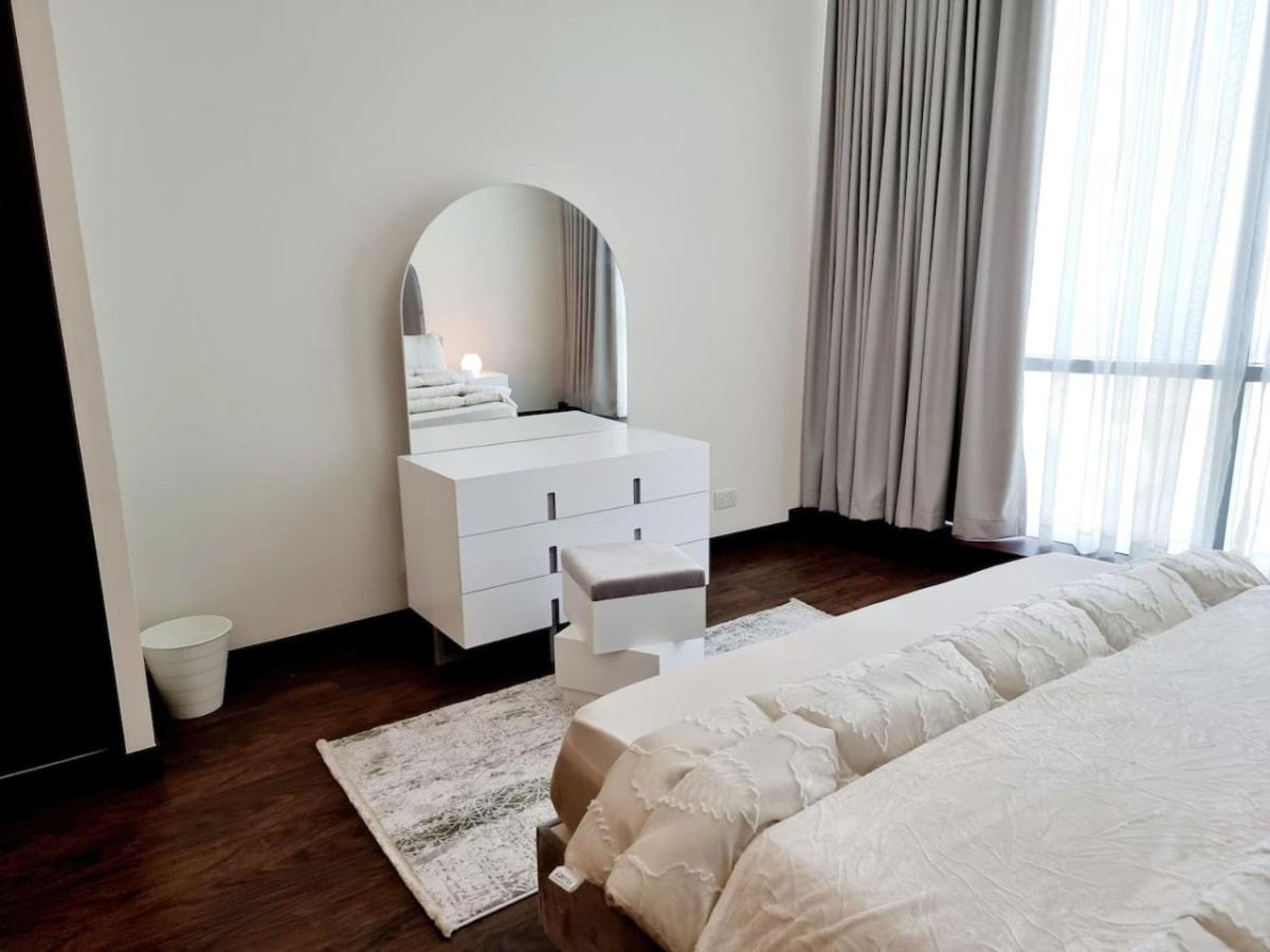 One Bedroom White Apartment