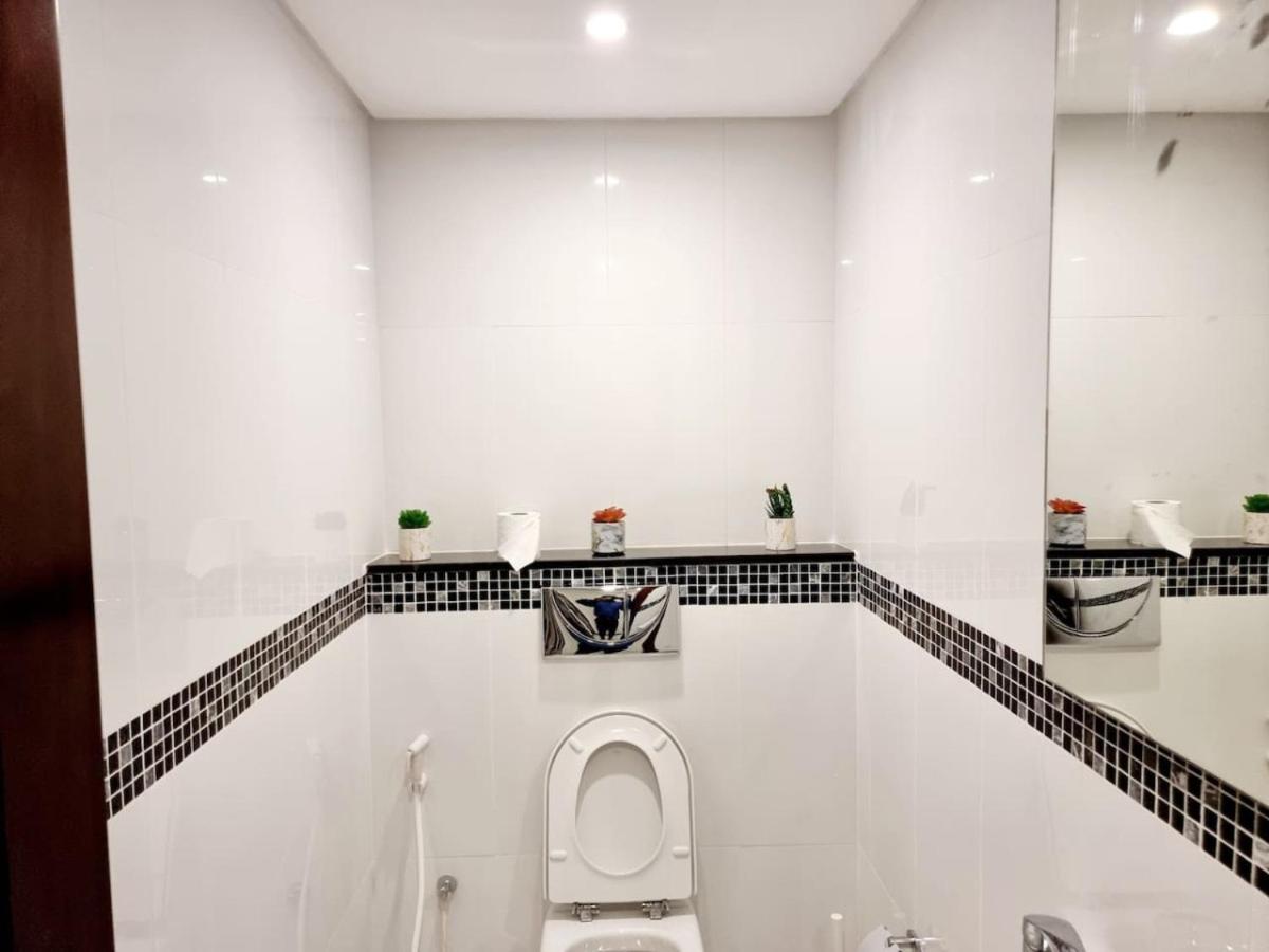 One Bedroom White Apartment
