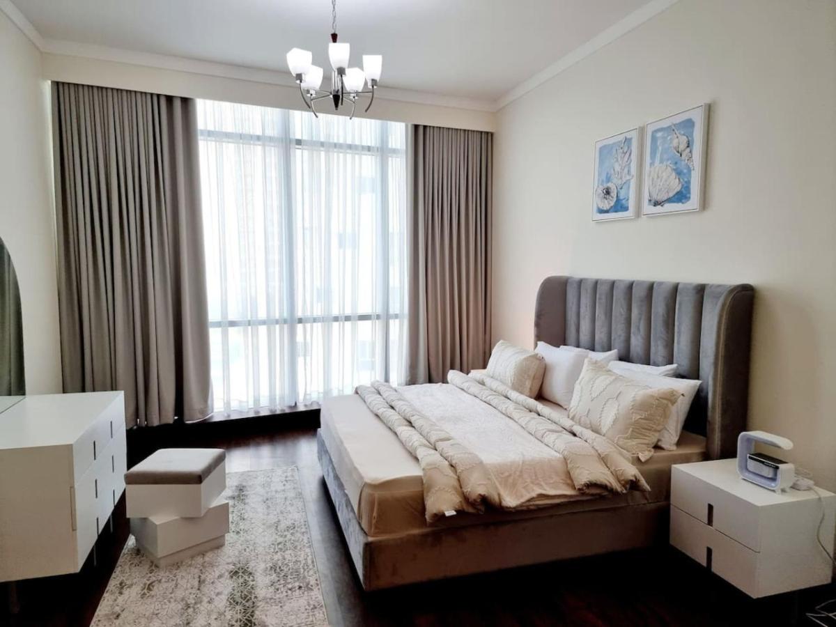One Bedroom White Apartment