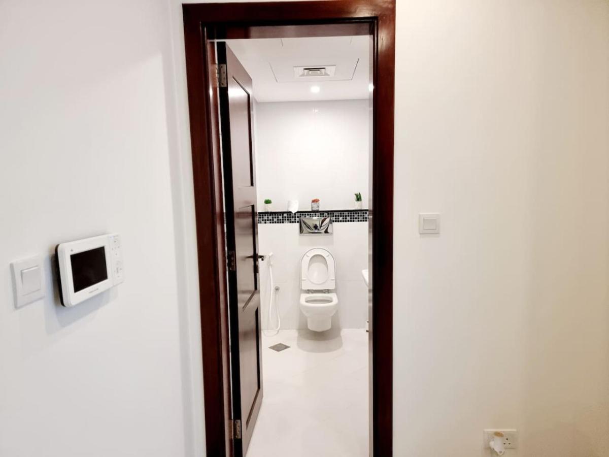 One Bedroom White Apartment