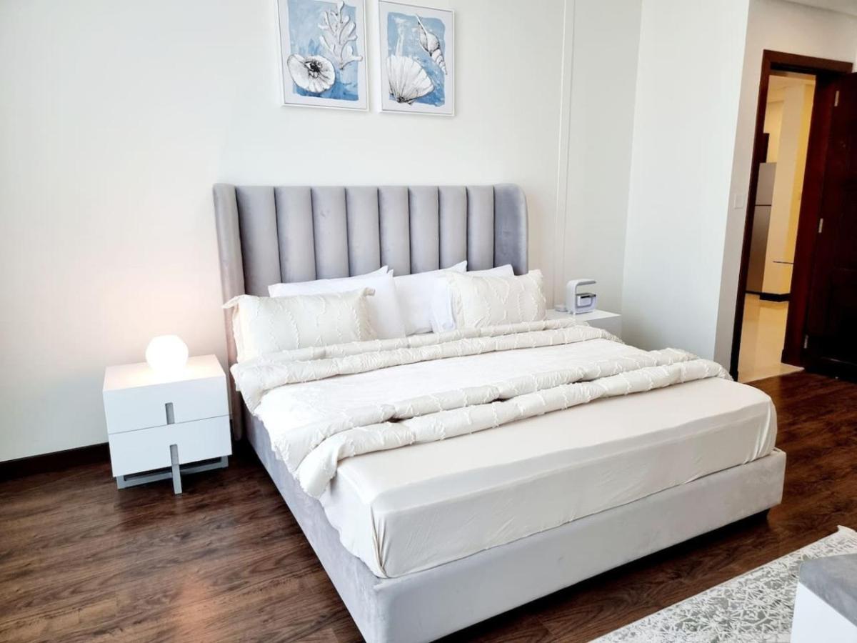 One Bedroom White Apartment