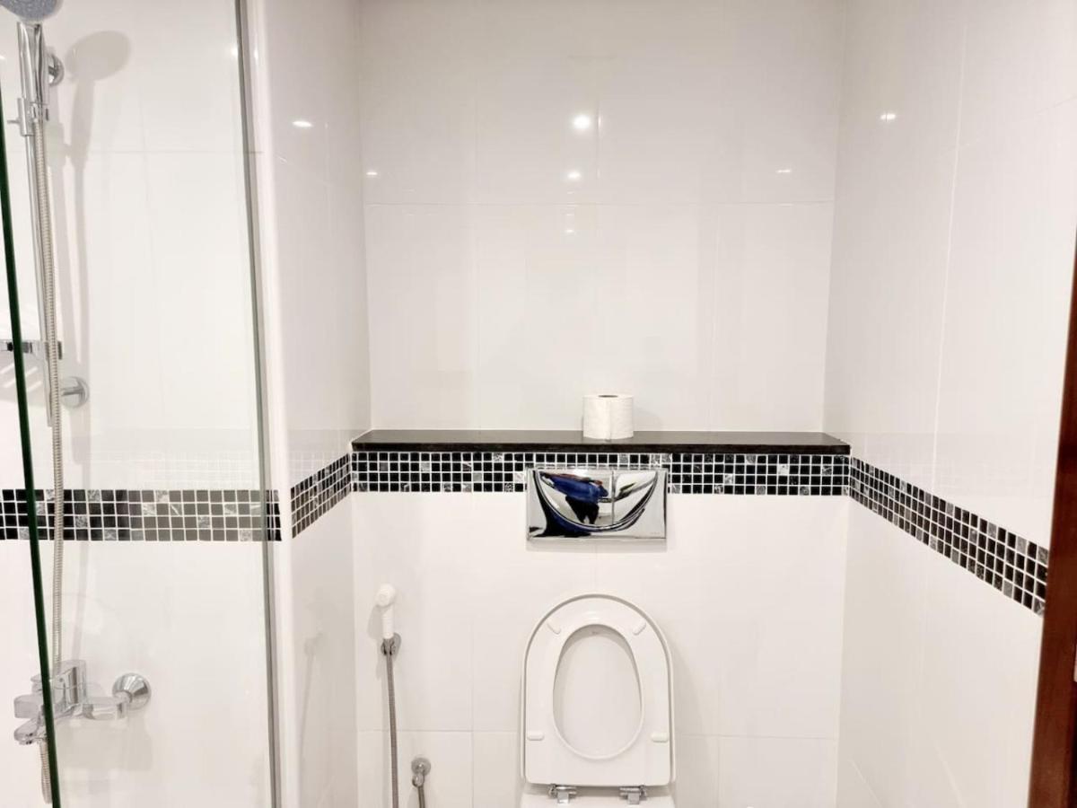 One Bedroom White Apartment