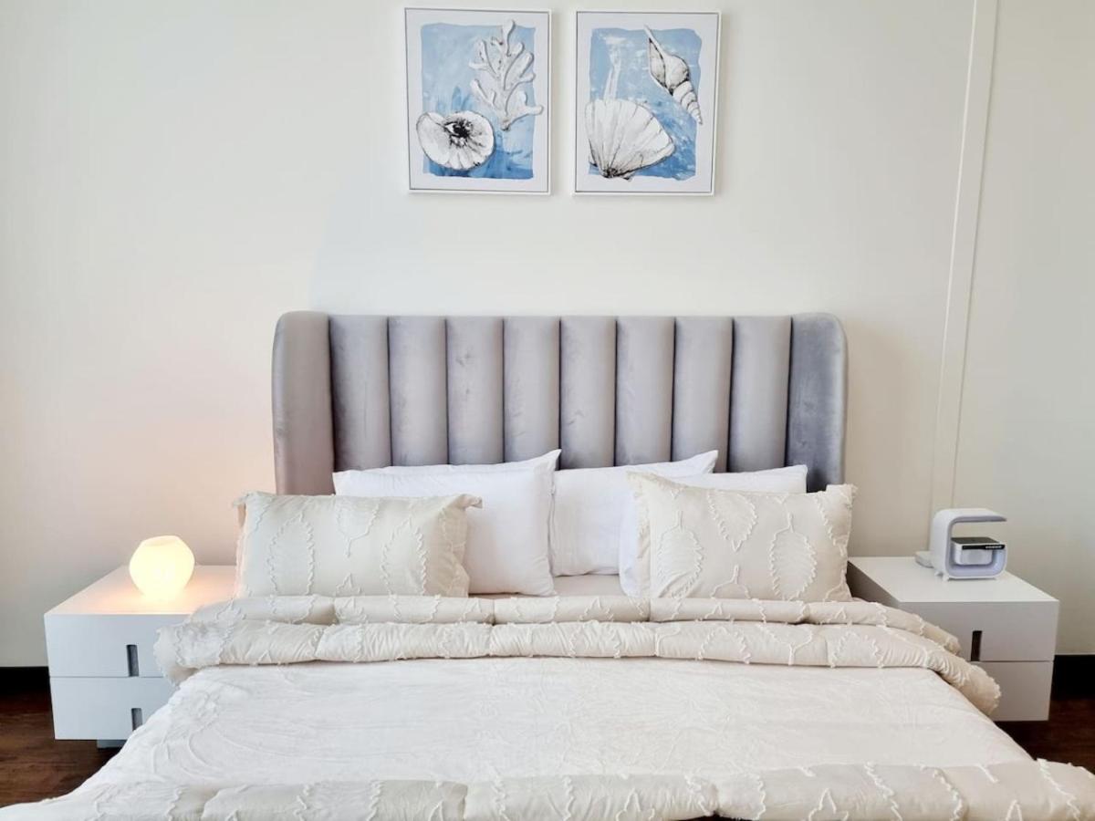 One Bedroom White Apartment