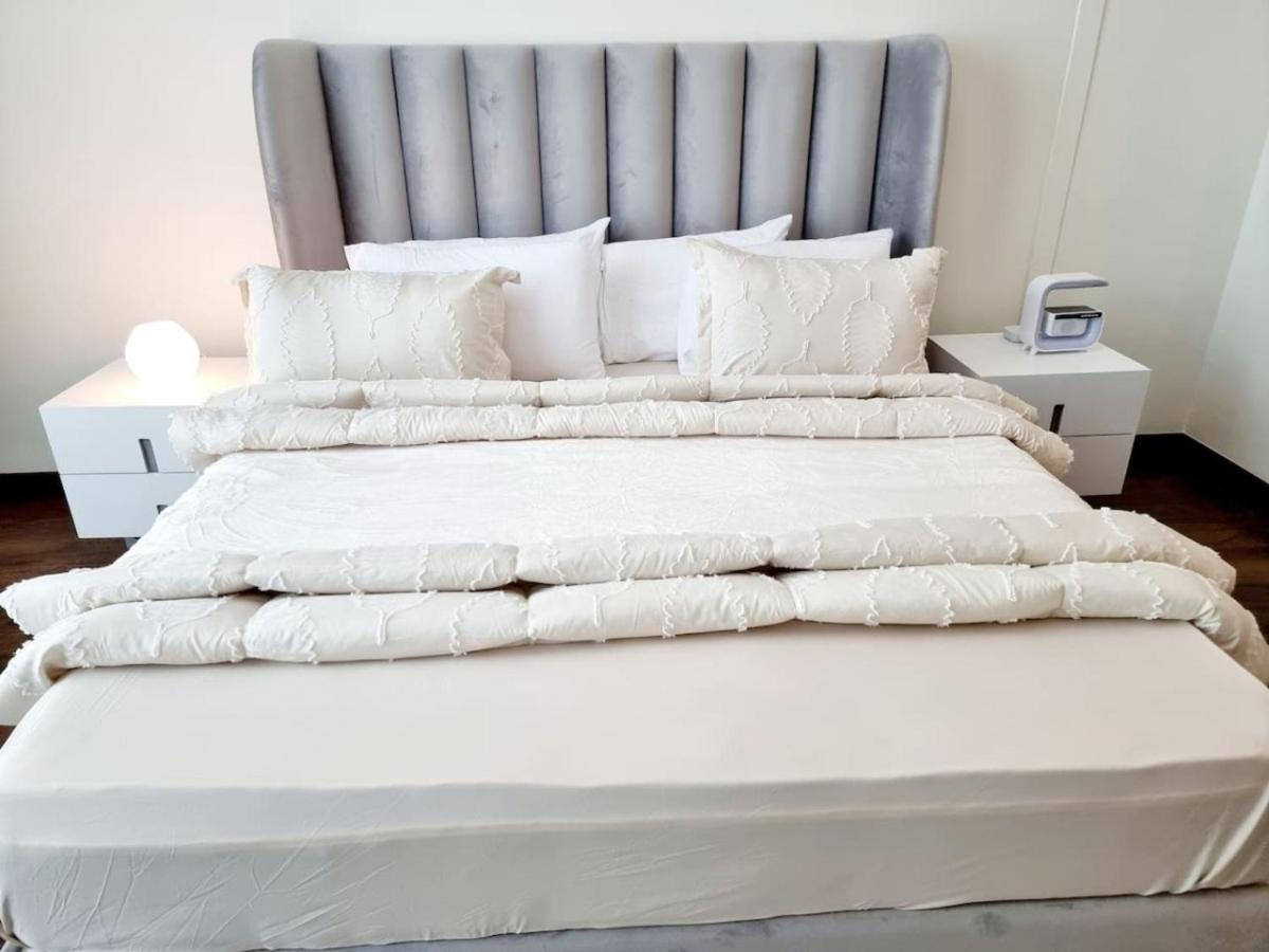 One Bedroom White Apartment