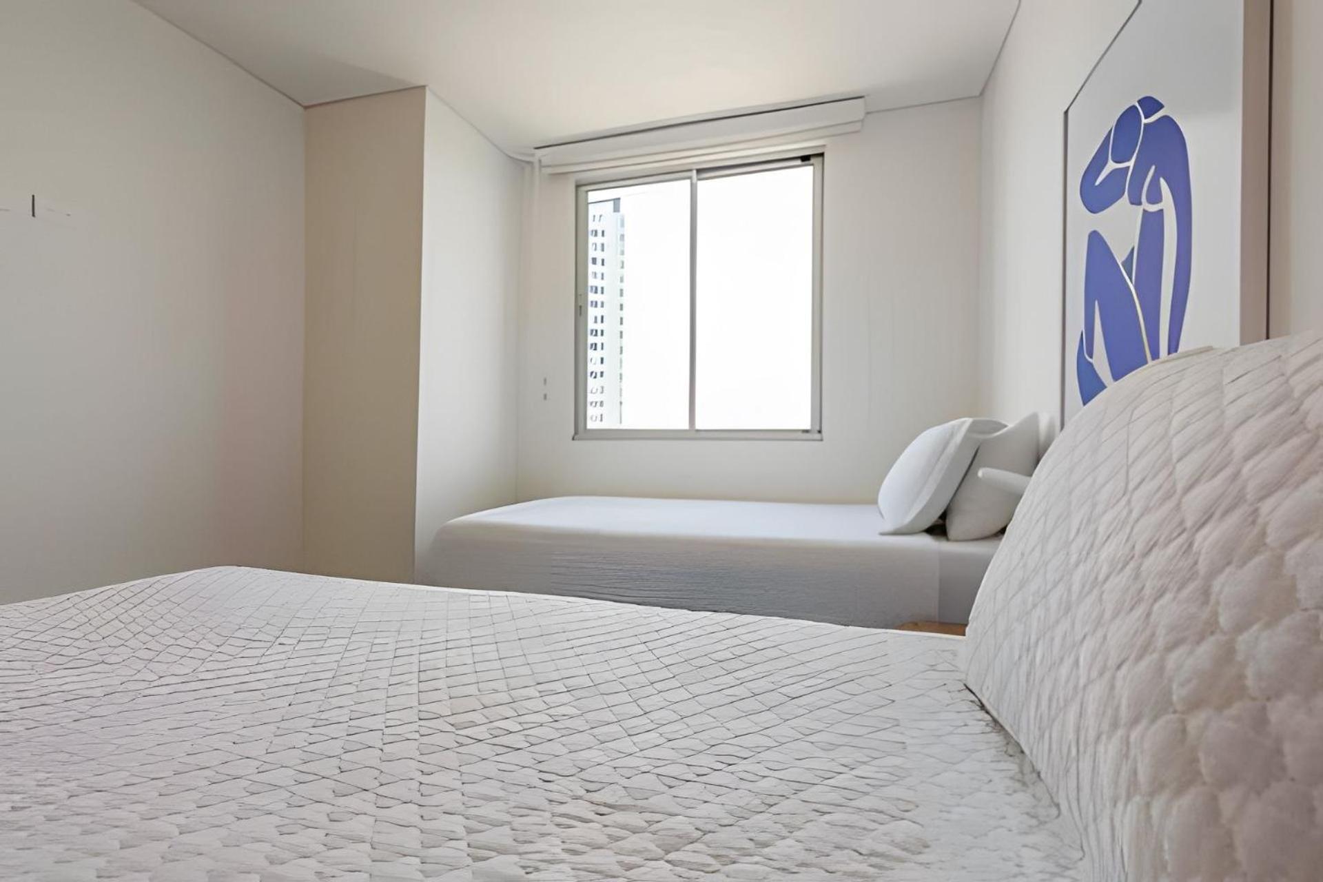 Modern 2BR next to the Walled City+Oceanside View