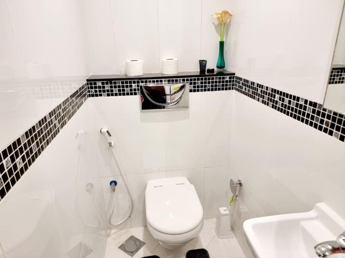 One Bedroom Yellow Luxe Manama