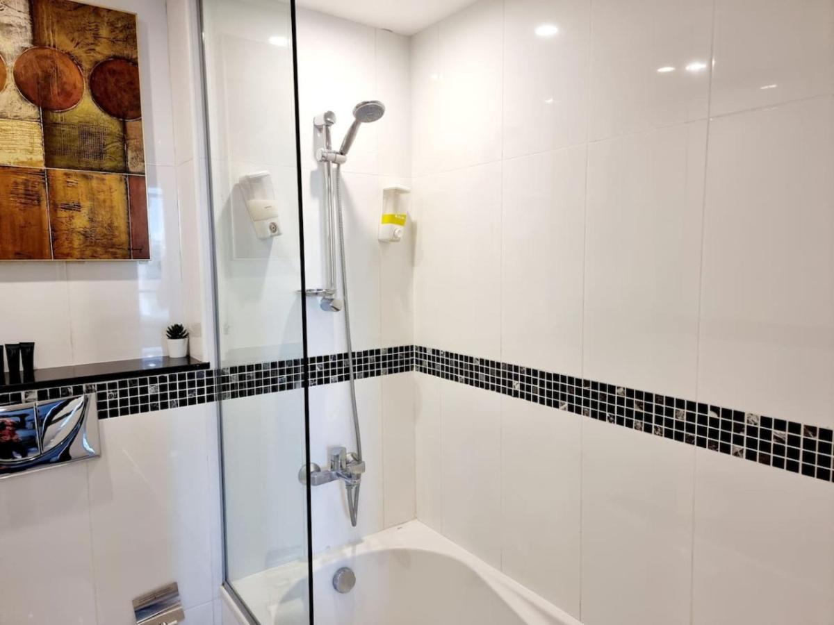One Bedroom Yellow Luxe Manama