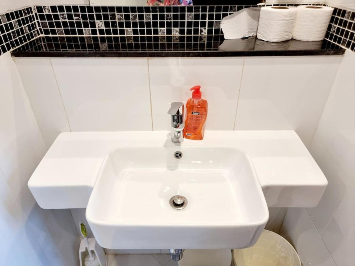 One Bedroom Yellow Luxe Manama