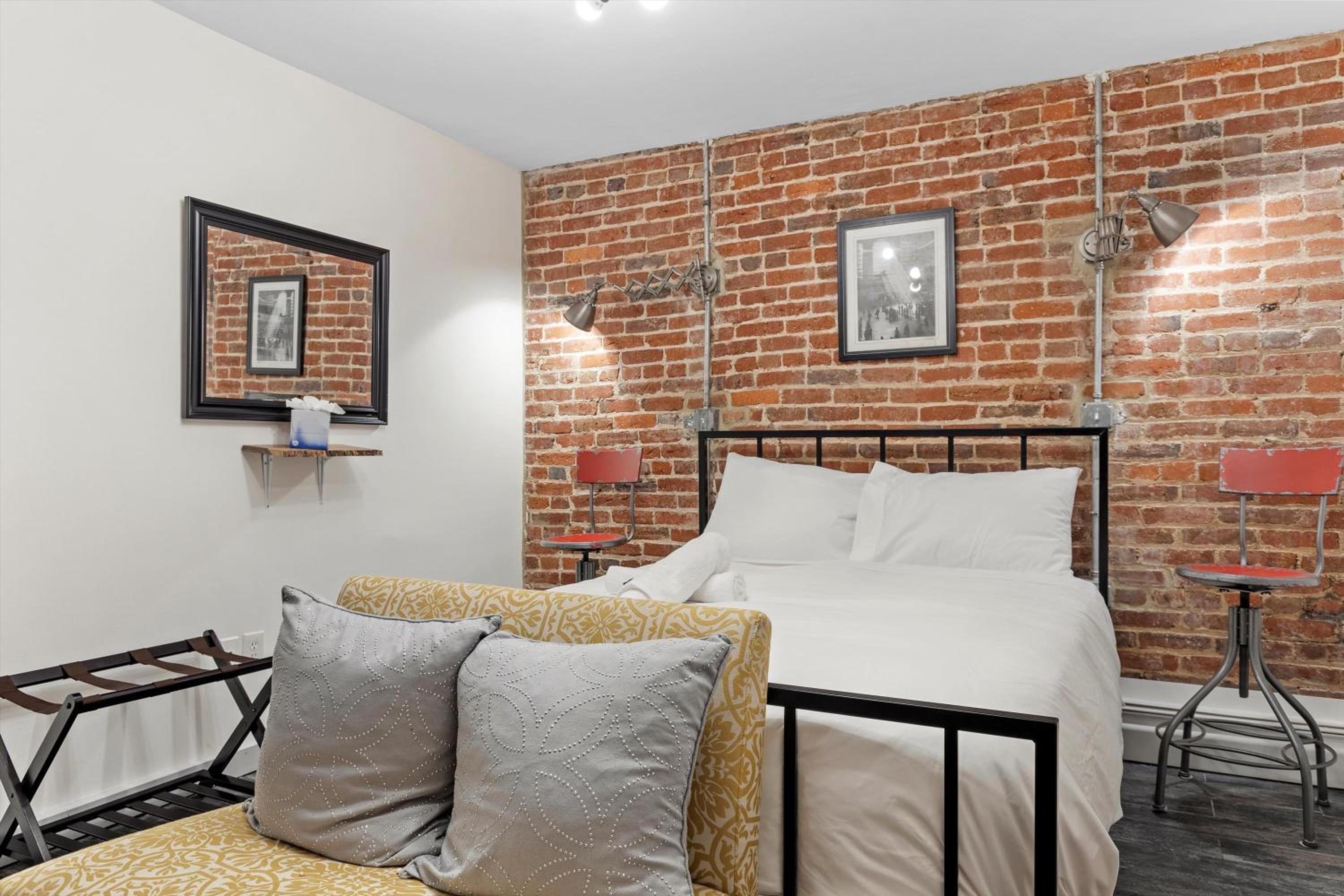 Cheery Flat in Adams Morgan - Mt Pleasant view 2